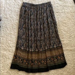 My mom’s 60s skirt ✌🏻